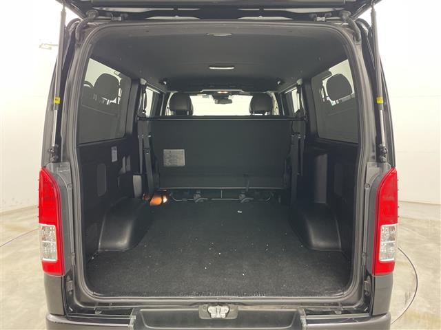 Toyota Hiace Van 12