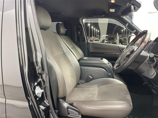 Toyota Hiace Van 6