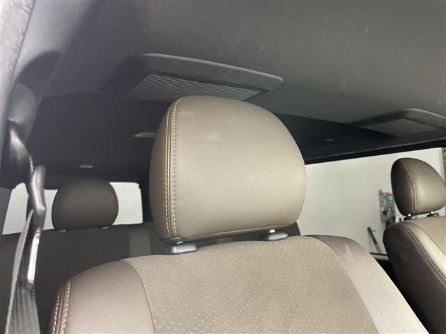 Toyota Hiace Van 8