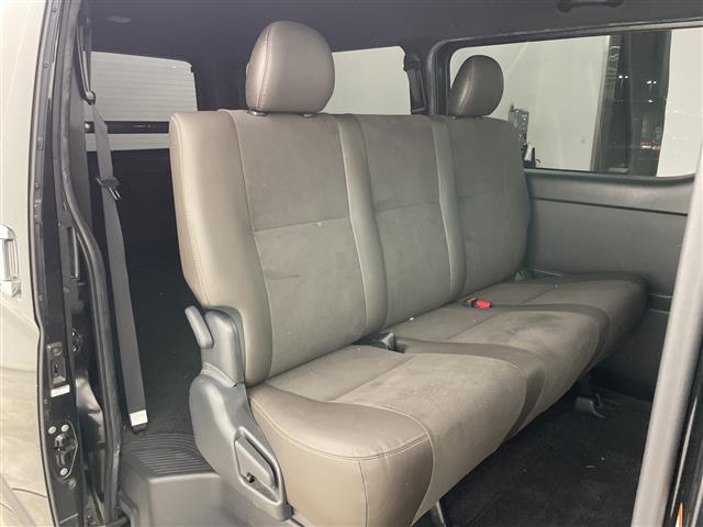 Toyota Hiace Van 9