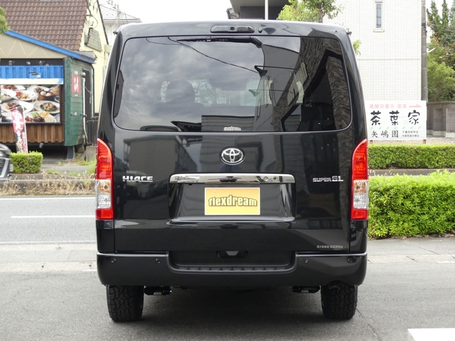 Toyota Hiace Van 11