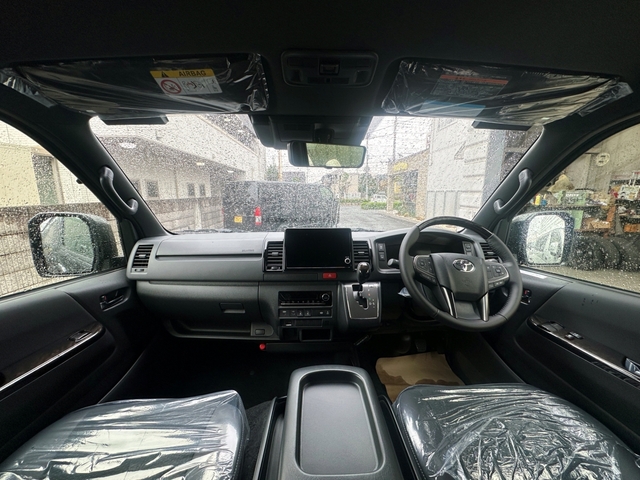 Toyota Hiace Van 3