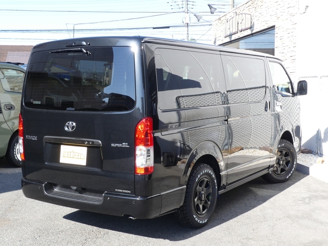 Toyota Hiace Van 4