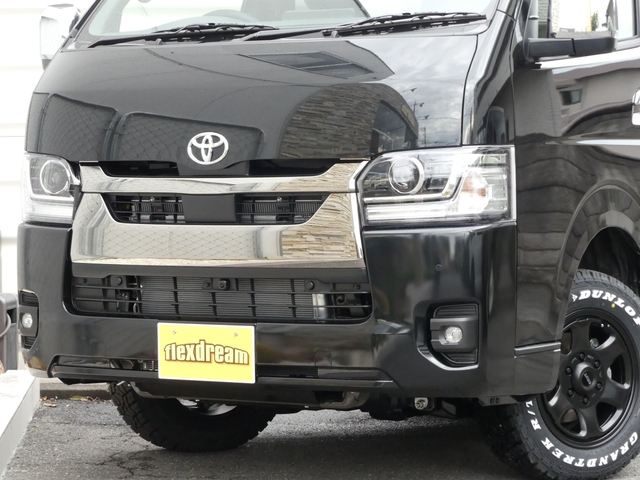 Toyota Hiace Van 5