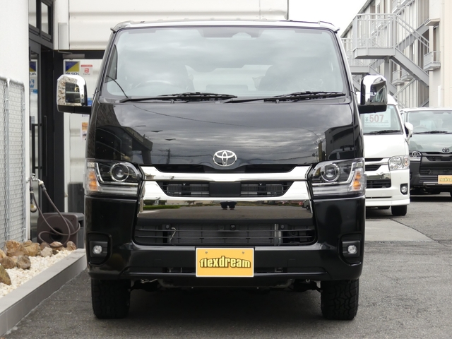 Toyota Hiace Van 9