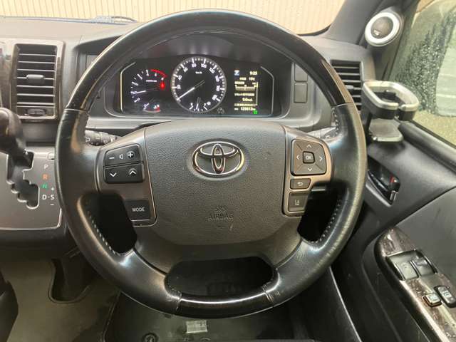 Toyota Hiace Van 11