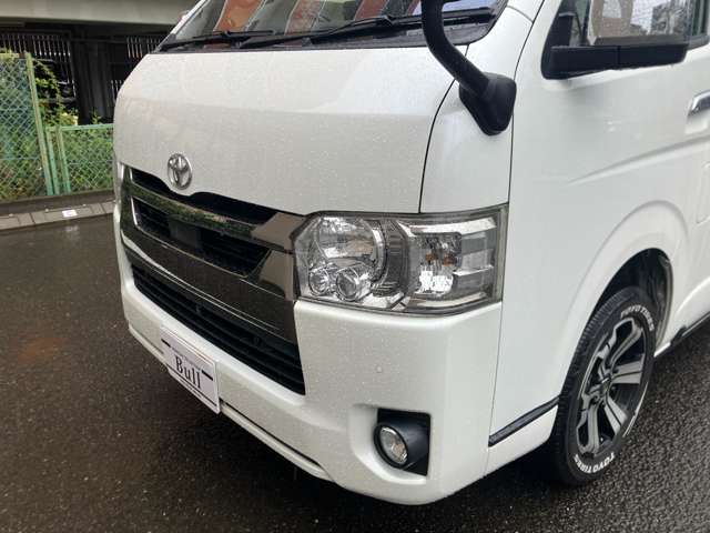 Toyota Hiace Van 4