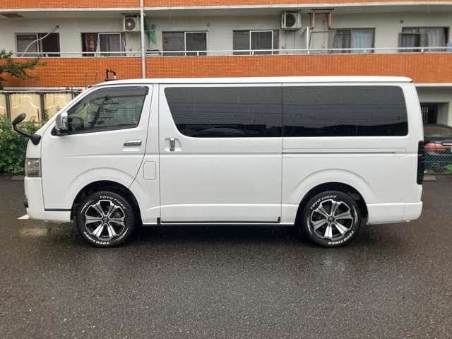 Toyota Hiace Van 5