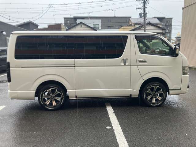 Toyota Hiace Van 6