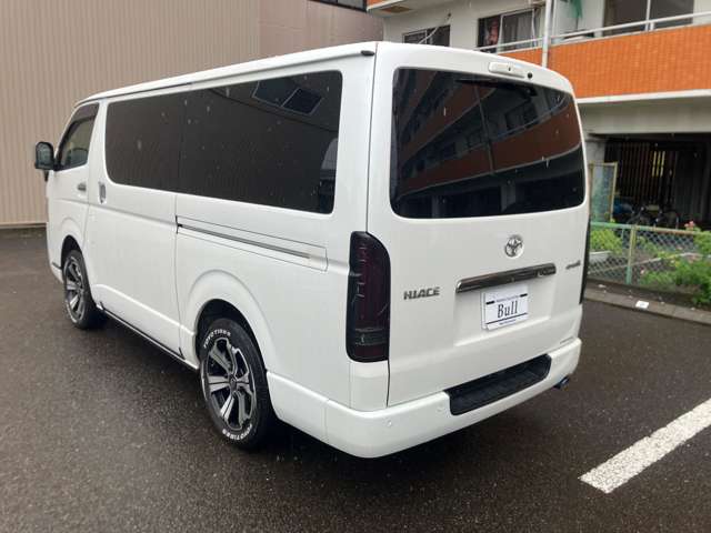 Toyota Hiace Van 7