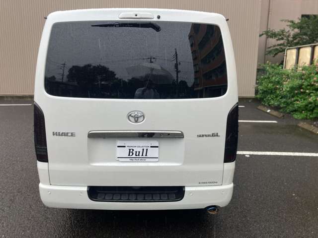 Toyota Hiace Van 8