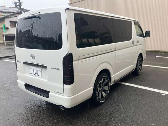 Toyota Hiace Van 9