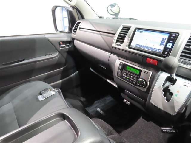 Toyota Hiace Van 11