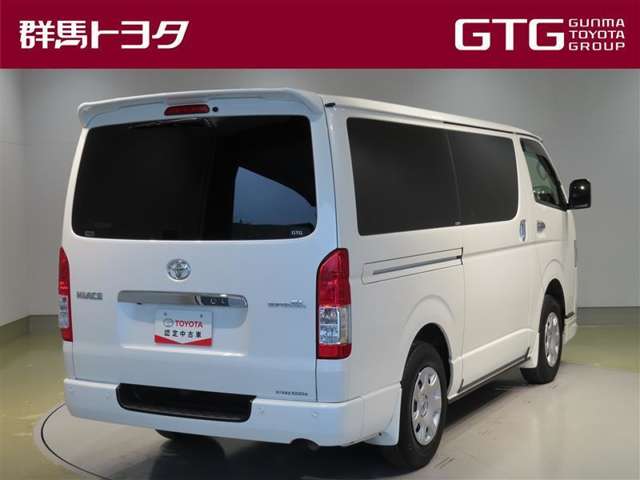 Toyota Hiace Van 3