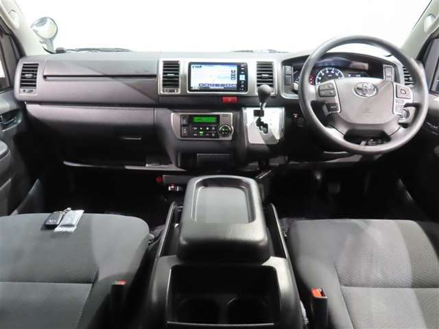 Toyota Hiace Van 4