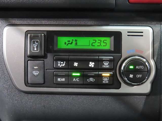 Toyota Hiace Van 9