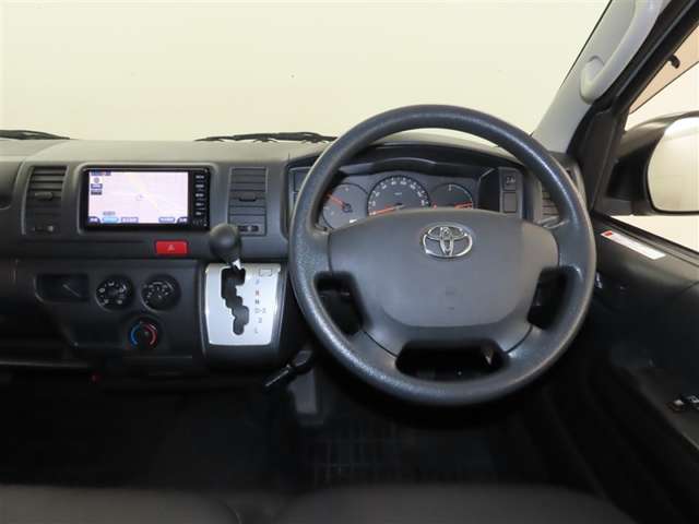 Toyota Regius Ace 11