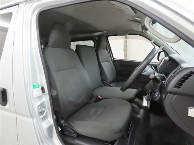 Toyota Regius Ace 12