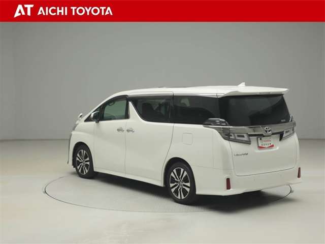 Toyota Vellfire 4