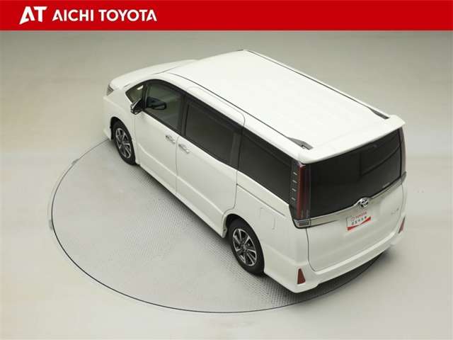 Toyota Noah 12