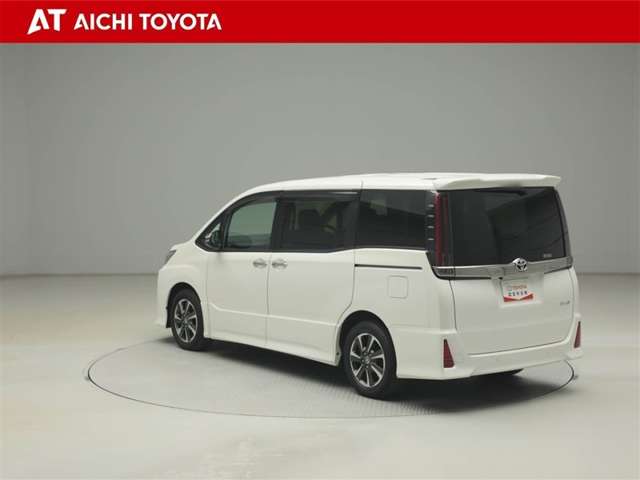 Toyota Noah 4