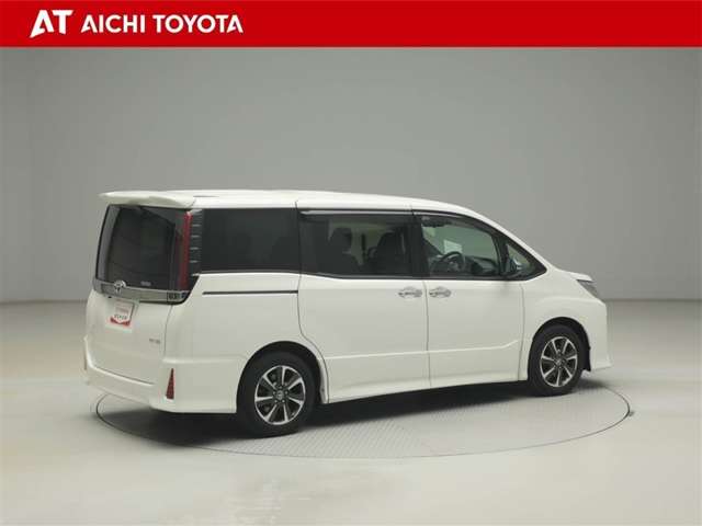 Toyota Noah 6