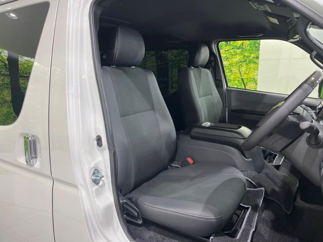 Toyota Hiace Van 9