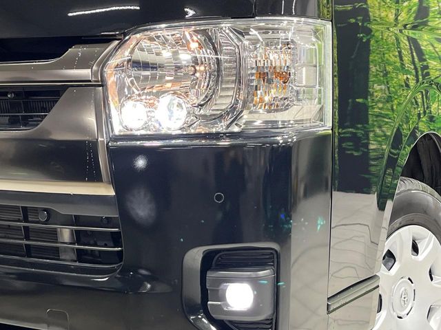 Toyota Hiace Van 12