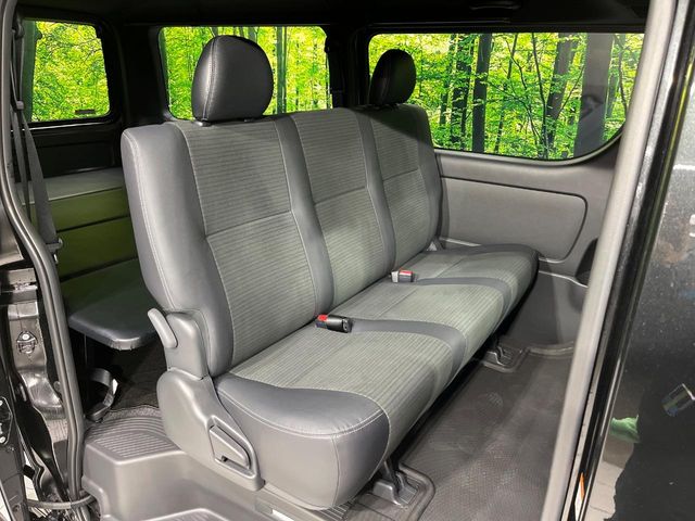 Toyota Hiace Van 9