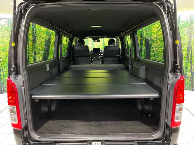 Toyota Hiace Van 10