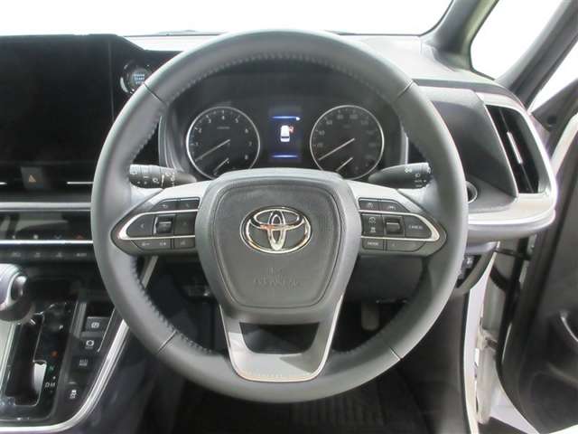 Toyota Voxy 11