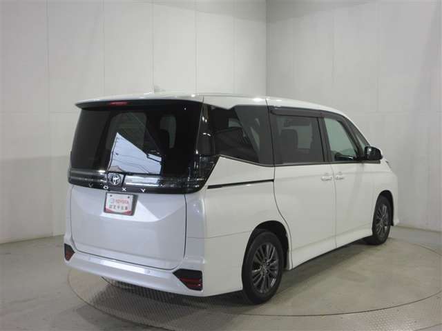 Toyota Voxy 2