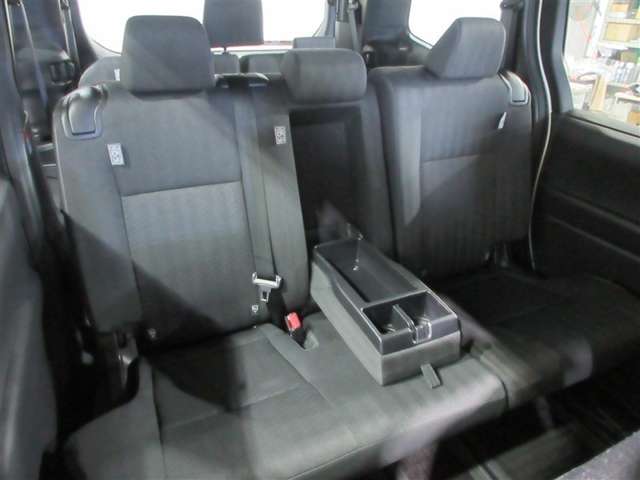 Toyota Voxy 8