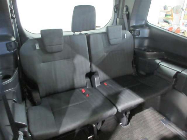 Toyota Voxy 9