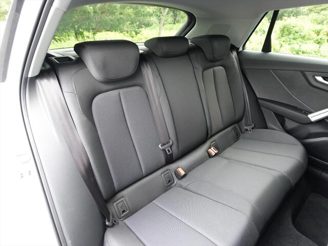 Audi Q2 12