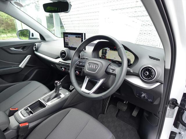 Audi Q2 8