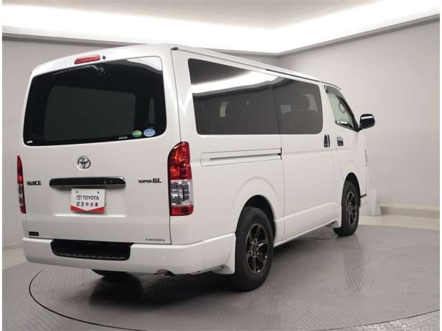 Toyota Hiace Van 3