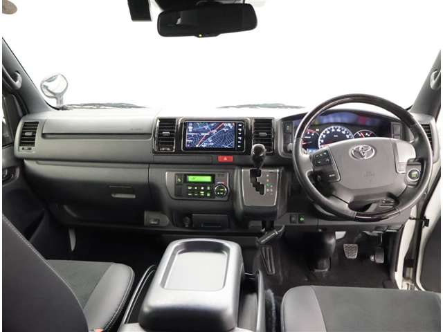 Toyota Hiace Van 5