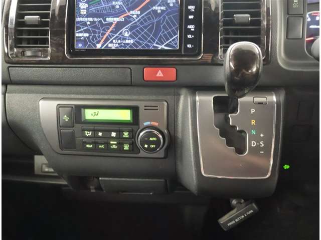 Toyota Hiace Van 10
