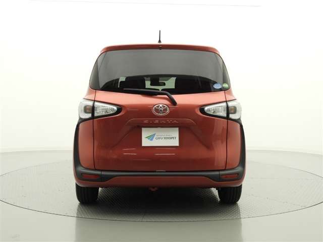 Toyota Sienta 8