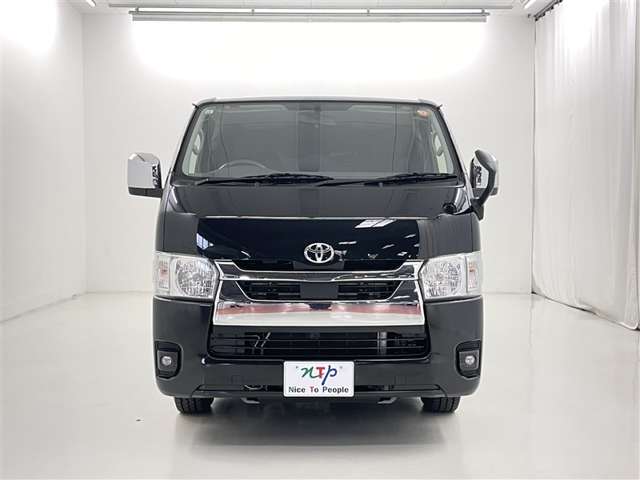 Toyota Hiace Van 4