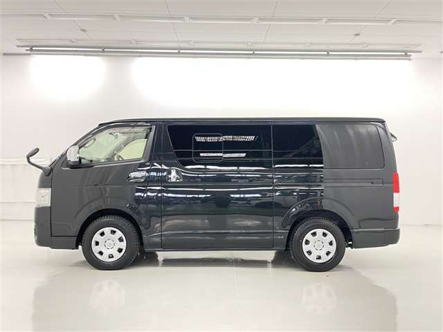 Toyota Hiace Van 5