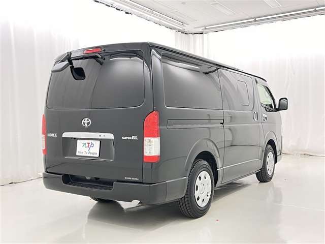 Toyota Hiace Van 7
