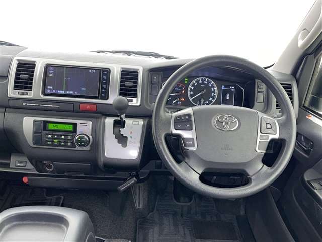 Toyota Hiace Van 9