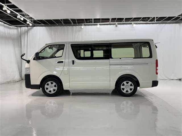 Toyota Hiace Van 4