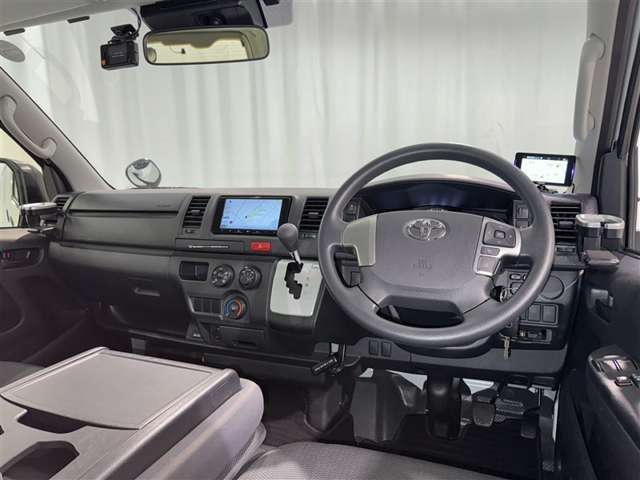 Toyota Hiace Van 8