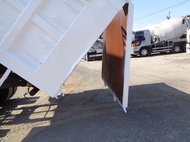 Mitsubishi Fuso Super Great 9