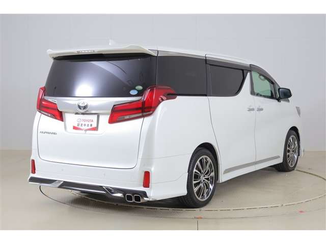 Toyota Alphard 3