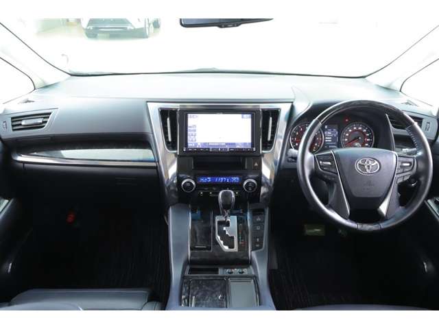 Toyota Alphard 4