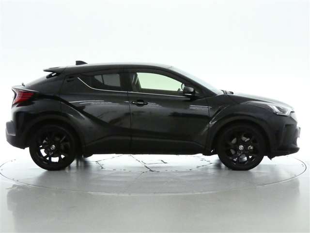 Toyota C-HR 2
